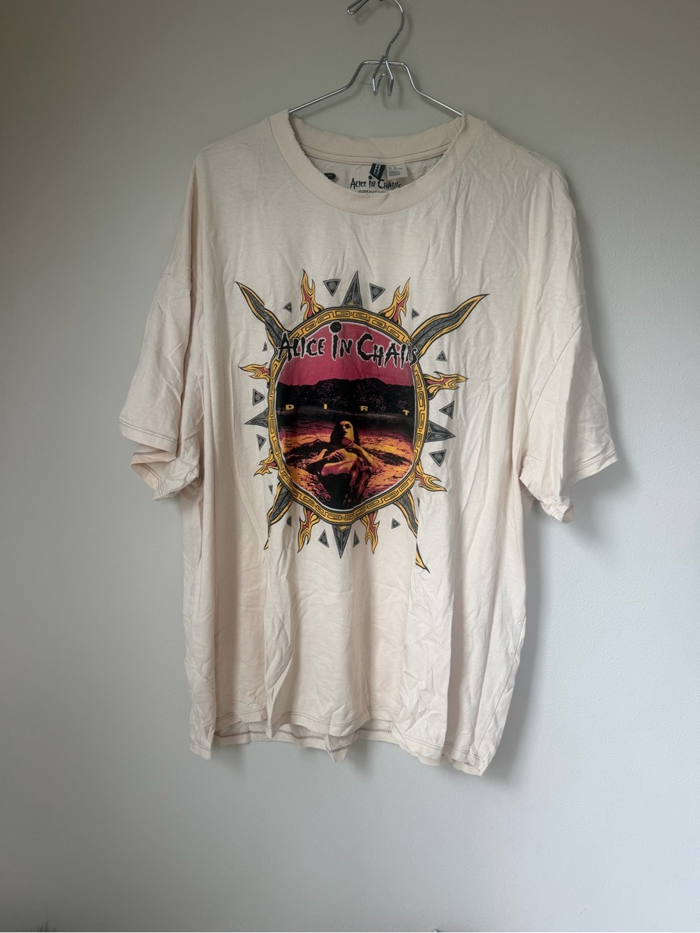 H&M Divided Cream Alice In Chains Sun Emblem Graphic Tee